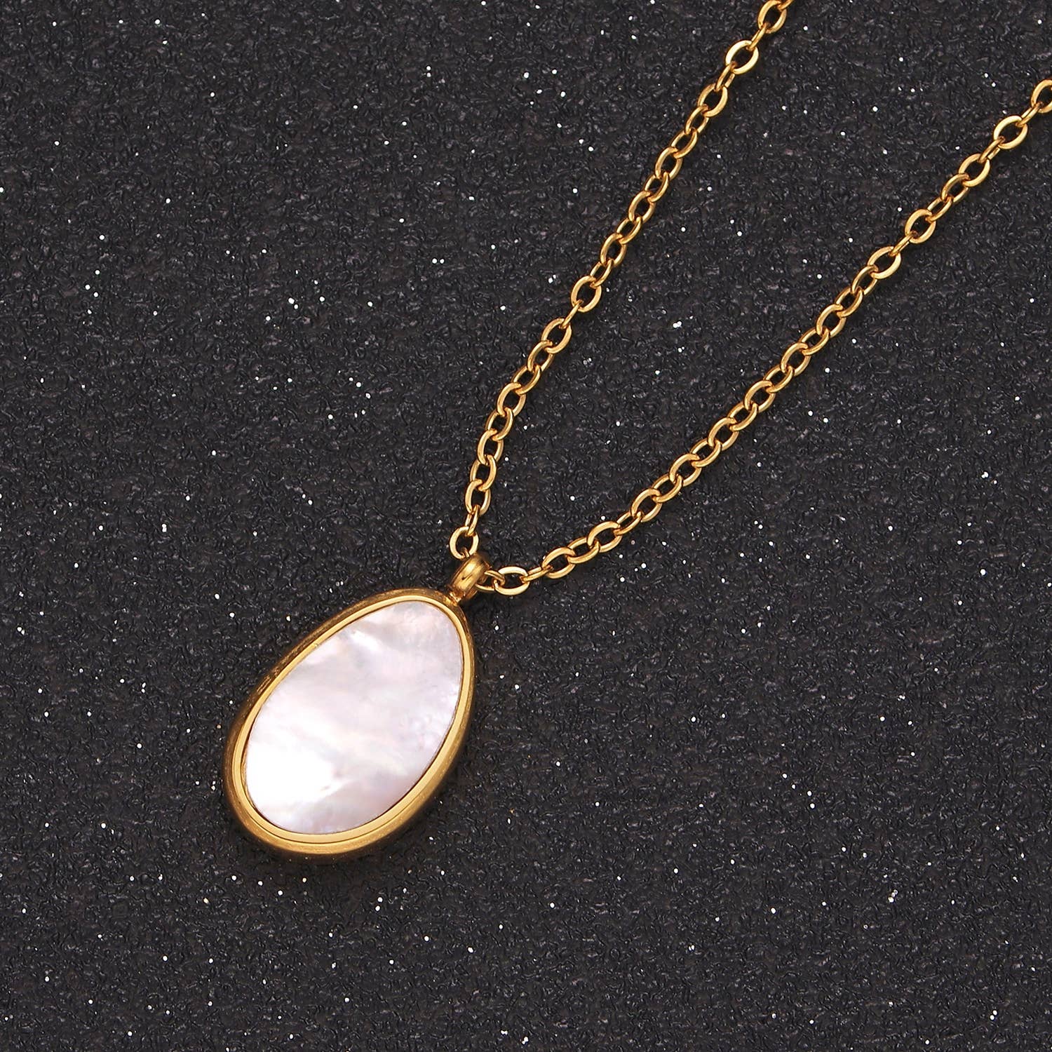 Halo Pearl Bezel Necklace